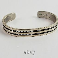 Bracelet jonc en argent sterling Navajo amérindien signé Tahe 6,25