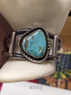 Bracelet manchette natif américain en argent sterling vintage signé et turquoise Navajo