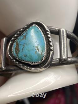 Bracelet manchette natif américain en argent sterling vintage signé et turquoise Navajo