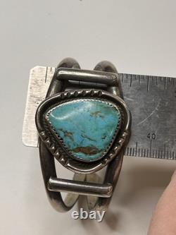 Bracelet manchette natif américain en argent sterling vintage signé et turquoise Navajo