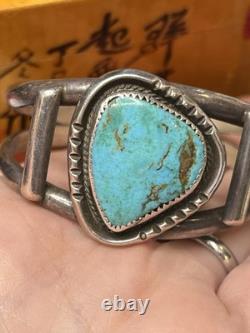 Bracelet manchette natif américain en argent sterling vintage signé et turquoise Navajo