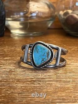 Bracelet manchette natif américain en argent sterling vintage signé et turquoise Navajo