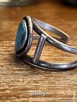 Bracelet manchette natif américain en argent sterling vintage signé et turquoise Navajo
