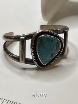 Bracelet manchette natif américain en argent sterling vintage signé et turquoise Navajo