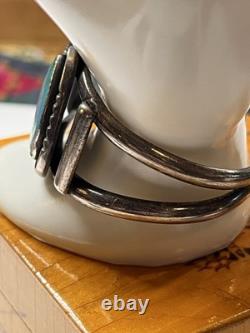 Bracelet manchette natif américain en argent sterling vintage signé et turquoise Navajo