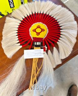 Bustle en crin de cheval amérindien avec perles, régalia navajo rouge et jaune