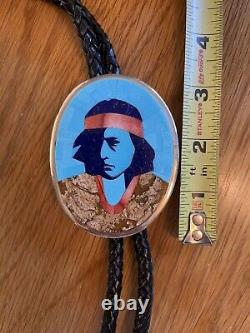 Calvin Desson, natif américain Navajo, Inlay Bolo, chef indien Geronimo, en argent sterling.