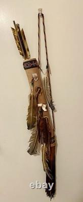 Carquois navajo des années 20 du XXe siècle avec franges en cuir, perles, etc.