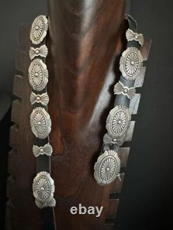 Ceinture concho en argent sterling navajo amérindien. Signée