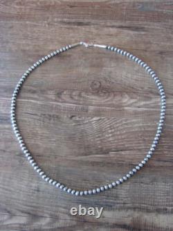 Collier Navajo en perles rondes de 22 pouces, enfilées à la main par un Amérindien I. John