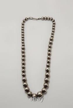 Collier à une seule rangée de perles en argent sterling graduées de style Navajo amérindien