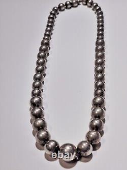 Collier à une seule rangée de perles en argent sterling graduées de style Navajo amérindien