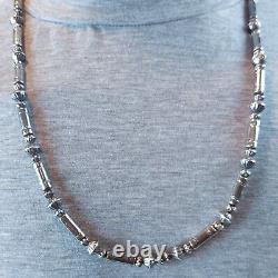 Collier de perles de baril en argent Navajo ancien de culture amérindienne
