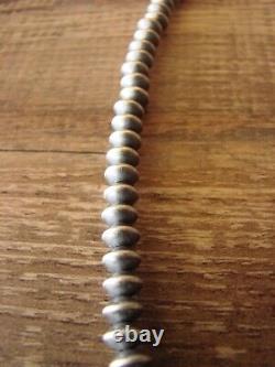 Collier de perles en argent sterling en saucer Navajo fait main de 22 pouces