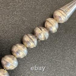 Collier de perles en argent sterling fait main de style Navajo, 17.5 pouces, vintage 39.3g