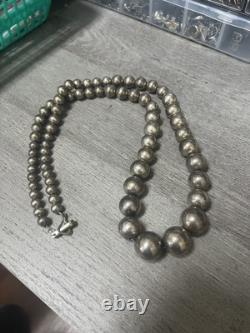 Collier de perles navajo amérindiennes. Argent sterling 925 125G 30 perles