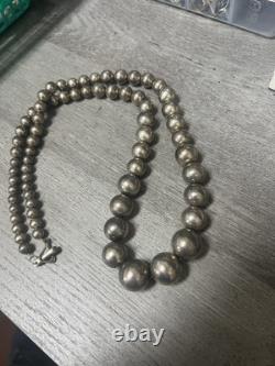 Collier de perles navajo amérindiennes. Argent sterling 925 125G 30 perles