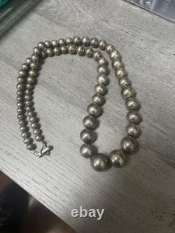 Collier de perles navajo amérindiennes. Argent sterling 925 125G 30 perles
