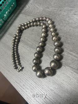 Collier de perles navajo amérindiennes. Argent sterling 925 125G 30 perles