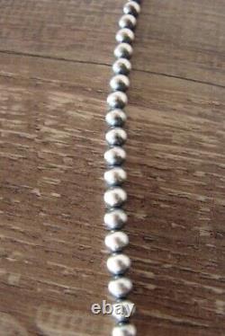 Collier de perles rondes en argent sterling amérindien Navajo de 30 pouces par I. John