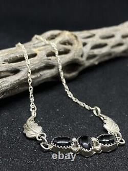 Collier élégant en argent sterling avec feuille en onyx noir amérindien Navajo
