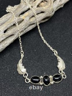 Collier élégant en argent sterling avec feuille en onyx noir amérindien Navajo