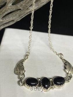 Collier élégant en argent sterling avec feuille en onyx noir amérindien Navajo