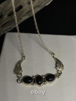 Collier élégant en argent sterling avec feuille en onyx noir amérindien Navajo