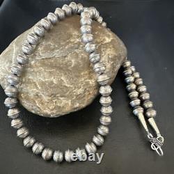 Collier en perles Navajo en argent sterling avec perles estampillées à la main de 8 mm 23 18406