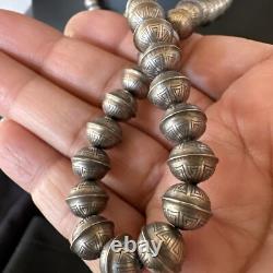 Collier en perles Navajo en argent sterling avec perles estampillées à la main de 8 mm 23 18406
