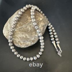 Collier en perles Navajo en argent sterling avec perles estampillées à la main de 8 mm 23 18406