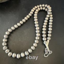 Collier en perles Navajo en argent sterling avec perles estampillées à la main de 8 mm 23 18406