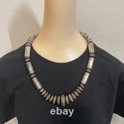Collier en perles en tube en argent sterling Navajo Amérindien fait main estampillé à la main