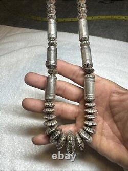 Collier en perles en tube en argent sterling Navajo Amérindien fait main estampillé à la main