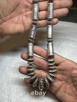 Collier en perles en tube en argent sterling Navajo Amérindien fait main estampillé à la main