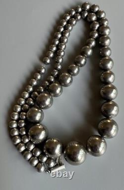 Collier en perles graduées en argent navajo amérindien de 30 pouces / 20 mm fait à la main