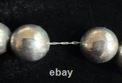 Collier en perles graduées en argent navajo amérindien de 30 pouces / 20 mm fait à la main