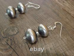 Collier en perles navajo en argent sterling graduées de 27 pouces par Co