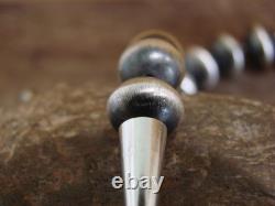 Collier en perles navajo en argent sterling graduées de 27 pouces par Co