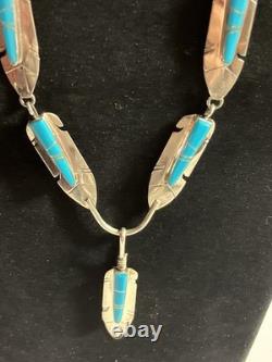Collier en plumes en turquoise incrusté en argent sterling fait à la main par Mary Yazzie, Navajo, 22 pouces