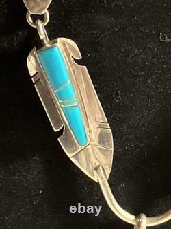 Collier en plumes en turquoise incrusté en argent sterling fait à la main par Mary Yazzie, Navajo, 22 pouces