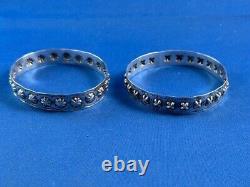 Deux bracelets en argent sterling Navaho de Virgil Begay, avec conchos, façonnés à la main, 22,1 grammes.