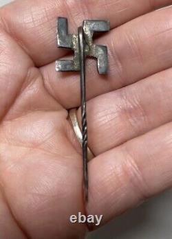 Épingle à chapeau ancienne et rare des Indiens Navajos avec motif de tourbillon très ancien
