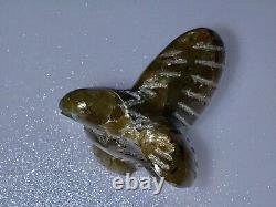 Fétiche d'aigle en pierre de labradorite sculptée par un Amérindien Navajo, Amos Pino.