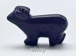 Fétiche en pierre de sugilite sculpté par un Navajo amérindien, bélier par Amos Pino (d.)