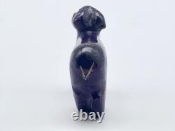 Fétiche en pierre de sugilite sculpté par un Navajo amérindien, bélier par Amos Pino (d.)