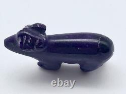 Fétiche en pierre de sugilite sculpté par un Navajo amérindien, bélier par Amos Pino (d.)