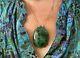 Gros Pendentif En Malachite Amérindien Navajo Avec Chaîne Du Powwow De Stanford