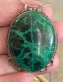 Gros pendentif en malachite amérindien Navajo avec chaîne du Powwow de Stanford