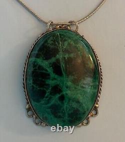 Gros pendentif en malachite amérindien Navajo avec chaîne du Powwow de Stanford